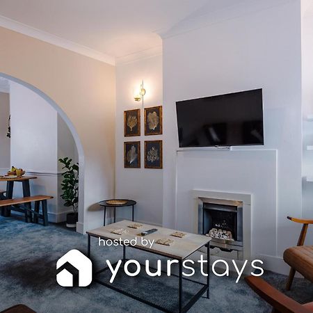 Oxford House By Yourstays - 3 Bedroom House In Newcastle-Under-Lyme Stoke-on-Trent 외부 사진