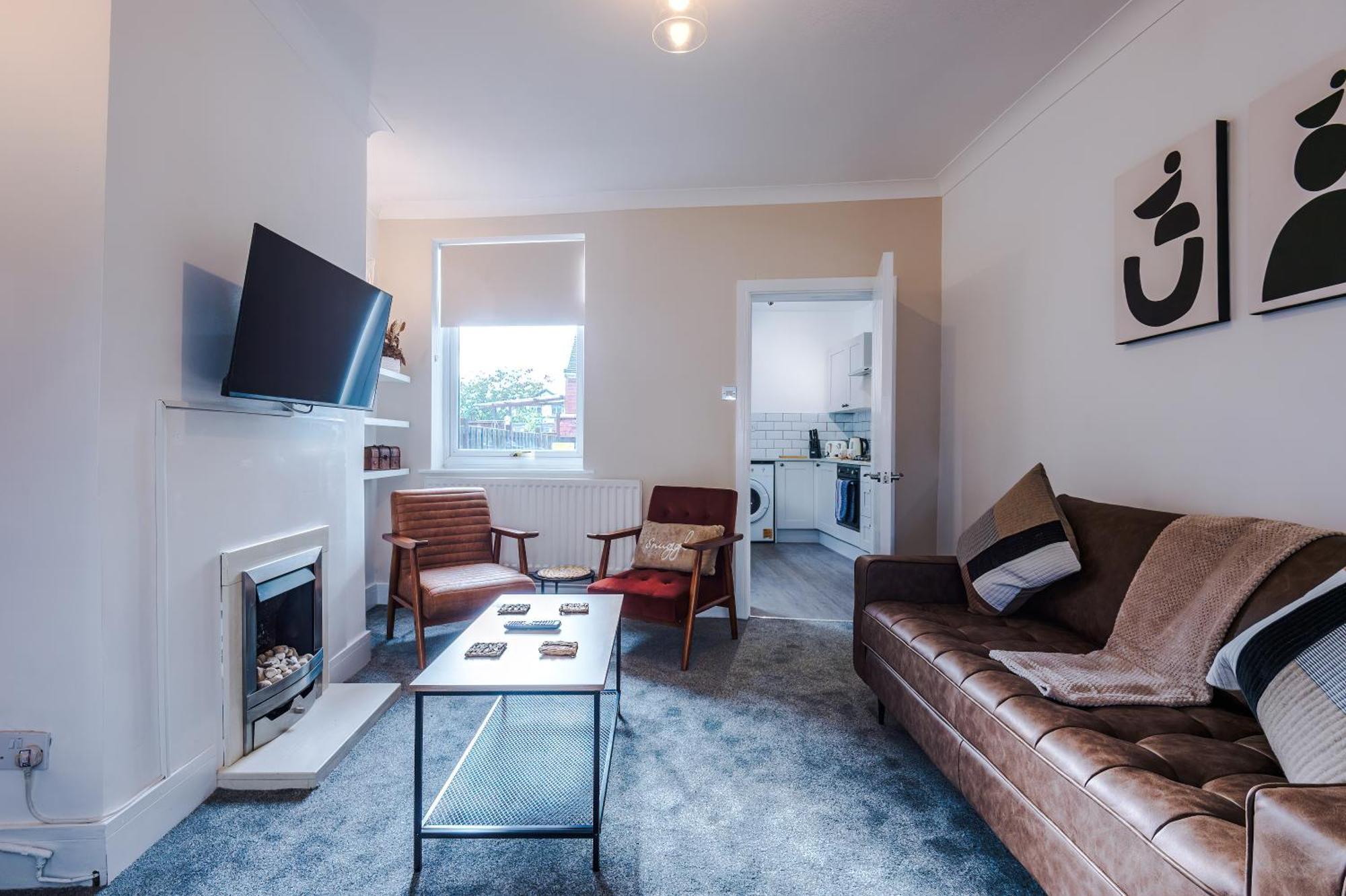 Oxford House By Yourstays - 3 Bedroom House In Newcastle-Under-Lyme Stoke-on-Trent 외부 사진