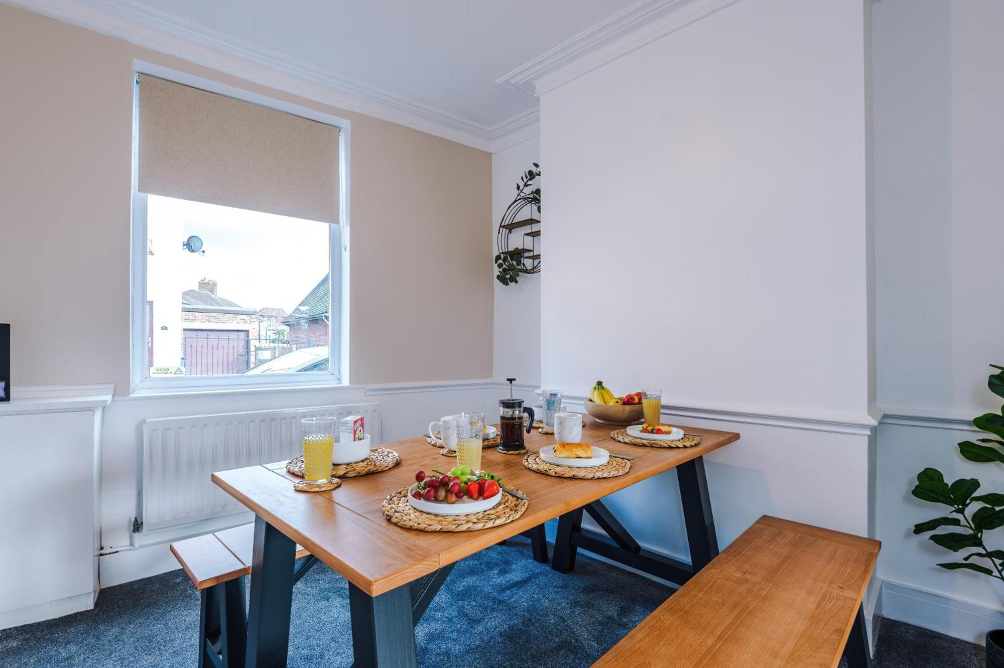 Oxford House By Yourstays - 3 Bedroom House In Newcastle-Under-Lyme Stoke-on-Trent 외부 사진