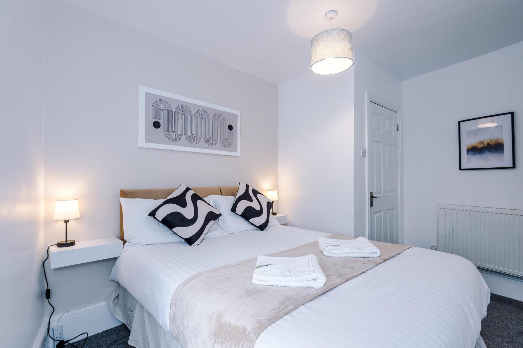 Oxford House By Yourstays - 3 Bedroom House In Newcastle-Under-Lyme Stoke-on-Trent 외부 사진