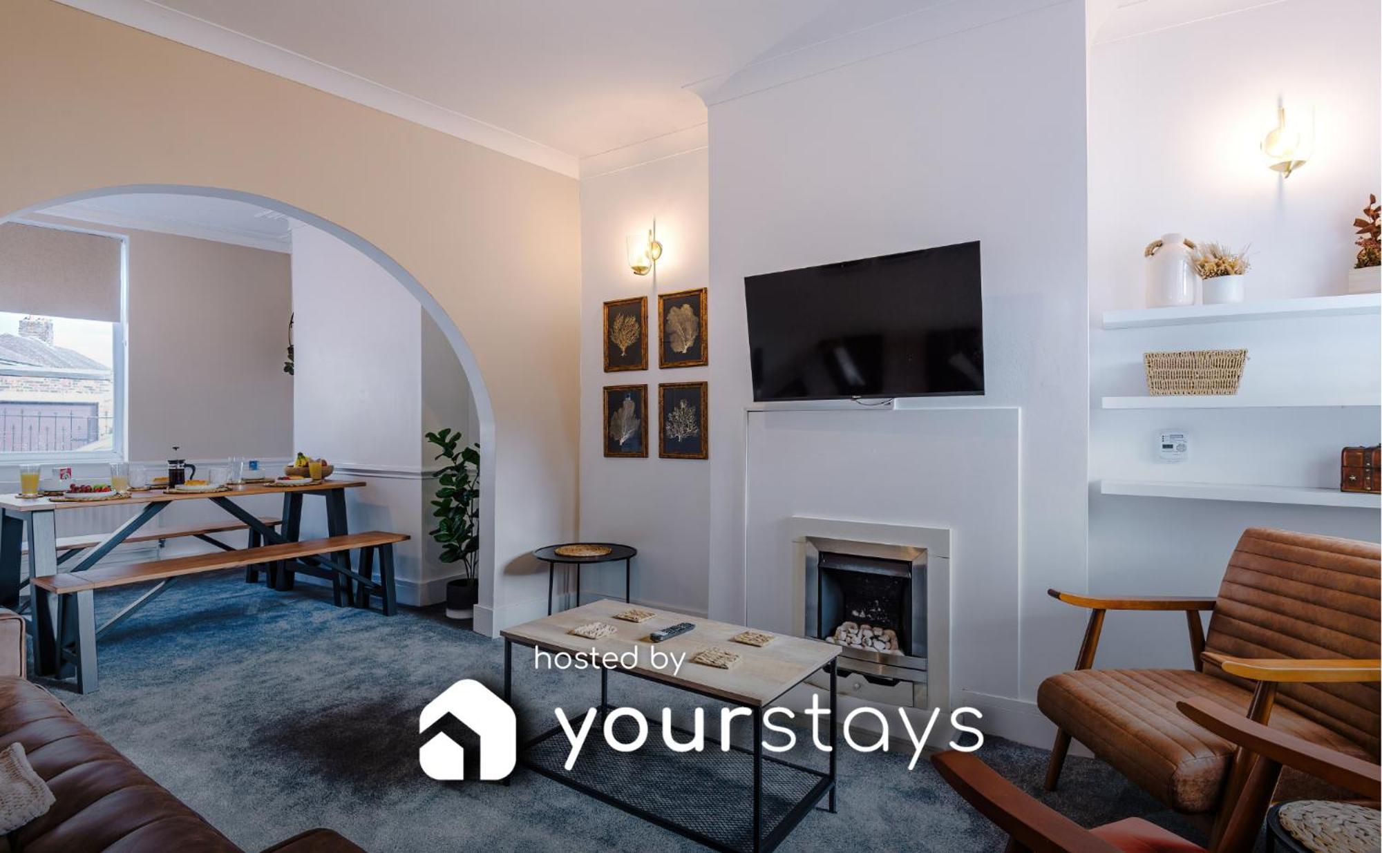 Oxford House By Yourstays - 3 Bedroom House In Newcastle-Under-Lyme Stoke-on-Trent 외부 사진